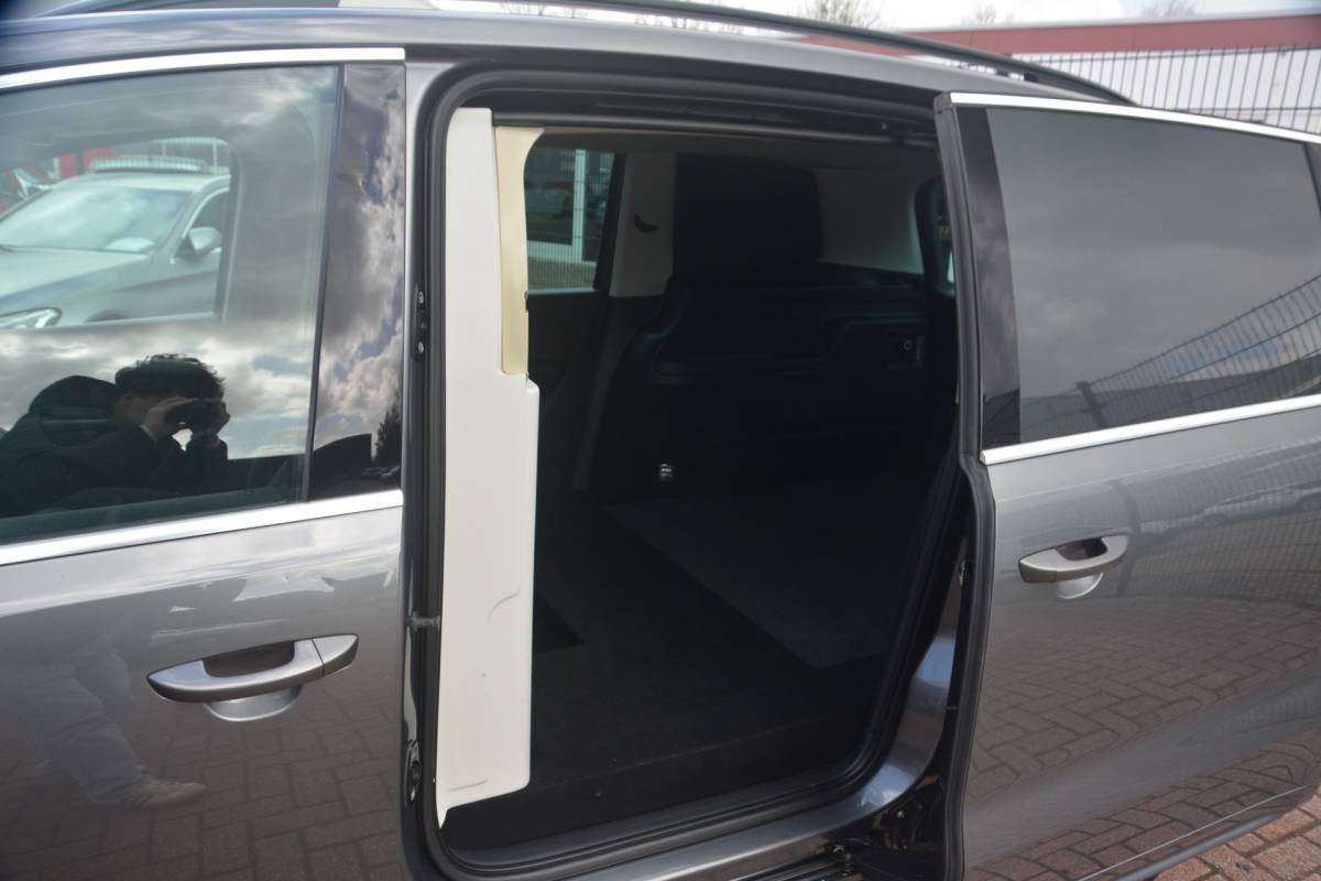 Volkswagen  Volkswagen Sharan 2.0 TDI Highline BlueMotion | Navigatie | Radio | Cruise | Elek Ramen | NL auto!! | VAN Grijs kenteken UNIEK!!!!