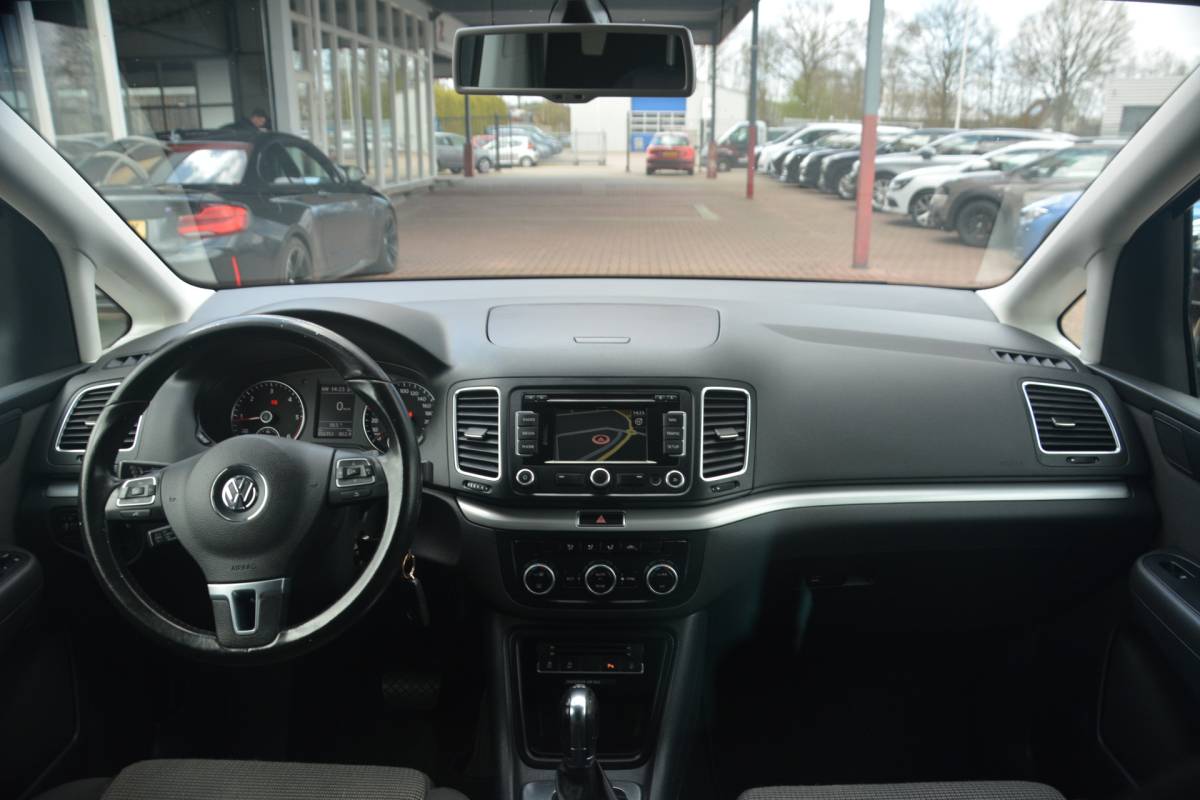 Volkswagen  Volkswagen Sharan 2.0 TDI Highline BlueMotion | Navigatie | Radio | Cruise | Elek Ramen | NL auto!! | VAN Grijs kenteken UNIEK!!!!