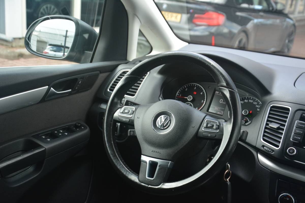 Volkswagen  Volkswagen Sharan 2.0 TDI Highline BlueMotion | Navigatie | Radio | Cruise | Elek Ramen | NL auto!! | VAN Grijs kenteken UNIEK!!!!