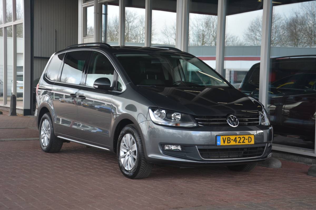 Volkswagen  Volkswagen Sharan 2.0 TDI Highline BlueMotion | Navigatie | Radio | Cruise | Elek Ramen | NL auto!! | VAN Grijs kenteken UNIEK!!!!
