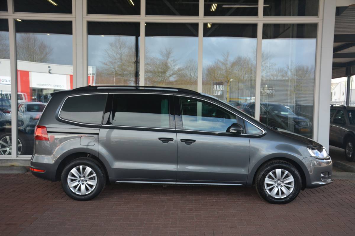 Volkswagen  Volkswagen Sharan 2.0 TDI Highline BlueMotion | Navigatie | Radio | Cruise | Elek Ramen | NL auto!! | VAN Grijs kenteken UNIEK!!!!