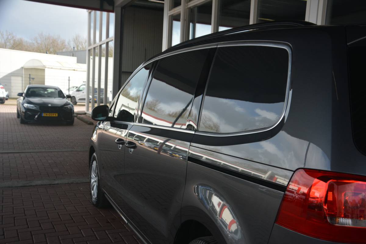 Volkswagen  Volkswagen Sharan 2.0 TDI Highline BlueMotion | Navigatie | Radio | Cruise | Elek Ramen | NL auto!! | VAN Grijs kenteken UNIEK!!!!