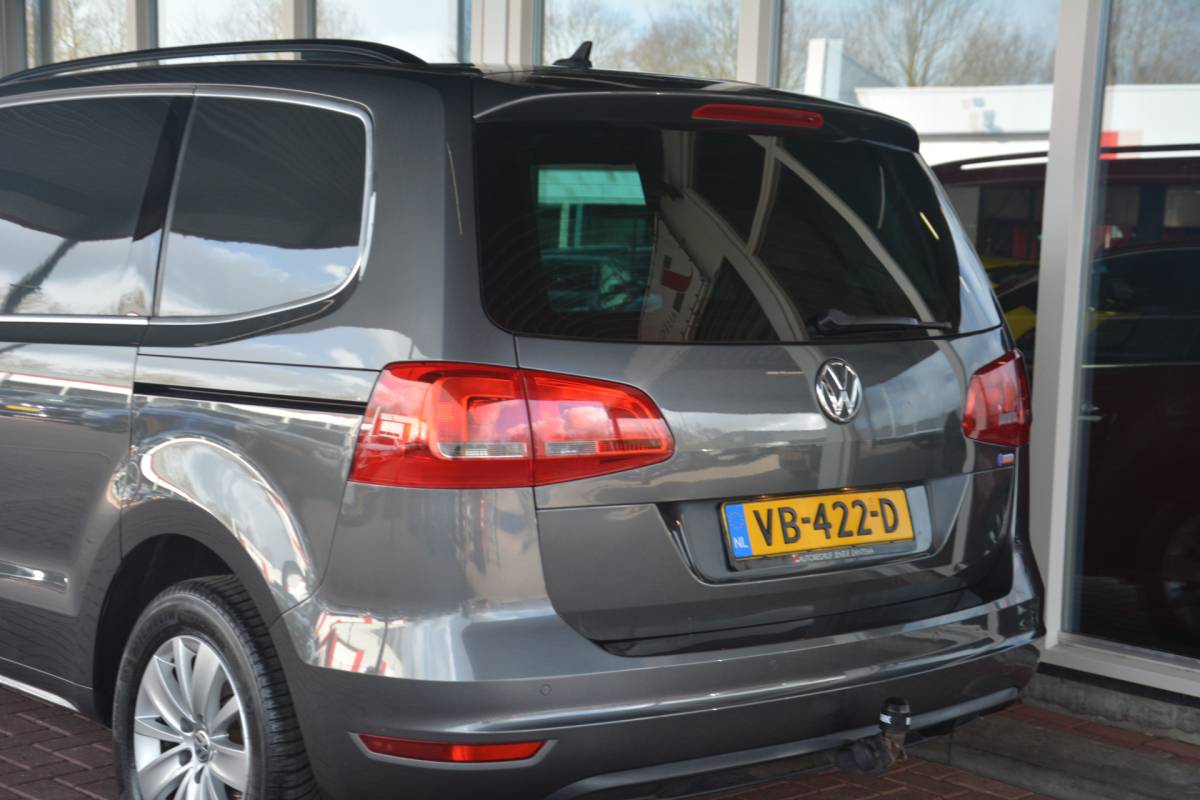 Volkswagen  Volkswagen Sharan 2.0 TDI Highline BlueMotion | Navigatie | Radio | Cruise | Elek Ramen | NL auto!! | VAN Grijs kenteken UNIEK!!!!