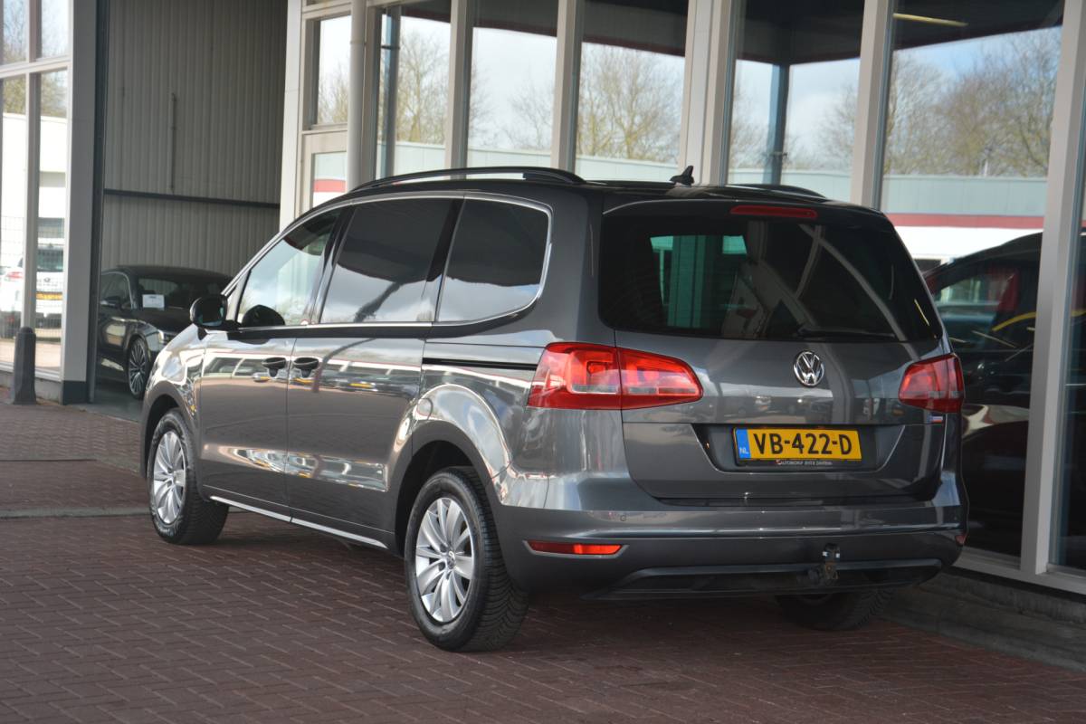 Volkswagen  Volkswagen Sharan 2.0 TDI Highline BlueMotion | Navigatie | Radio | Cruise | Elek Ramen | NL auto!! | VAN Grijs kenteken UNIEK!!!!