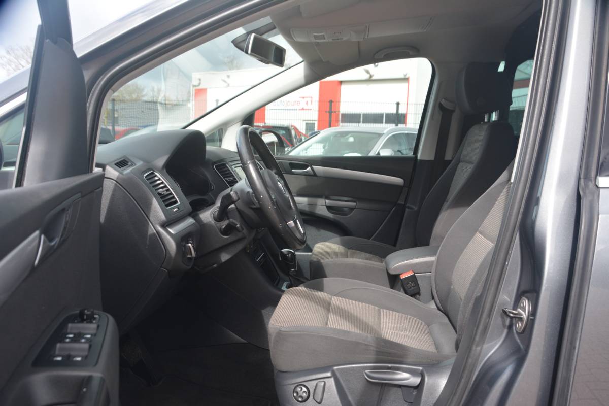 Volkswagen  Volkswagen Sharan 2.0 TDI Highline BlueMotion | Navigatie | Radio | Cruise | Elek Ramen | NL auto!! | VAN Grijs kenteken UNIEK!!!!