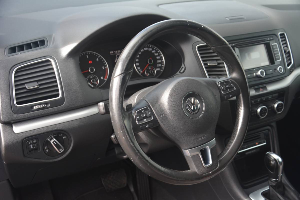 Volkswagen  Volkswagen Sharan 2.0 TDI Highline BlueMotion | Navigatie | Radio | Cruise | Elek Ramen | NL auto!! | VAN Grijs kenteken UNIEK!!!!