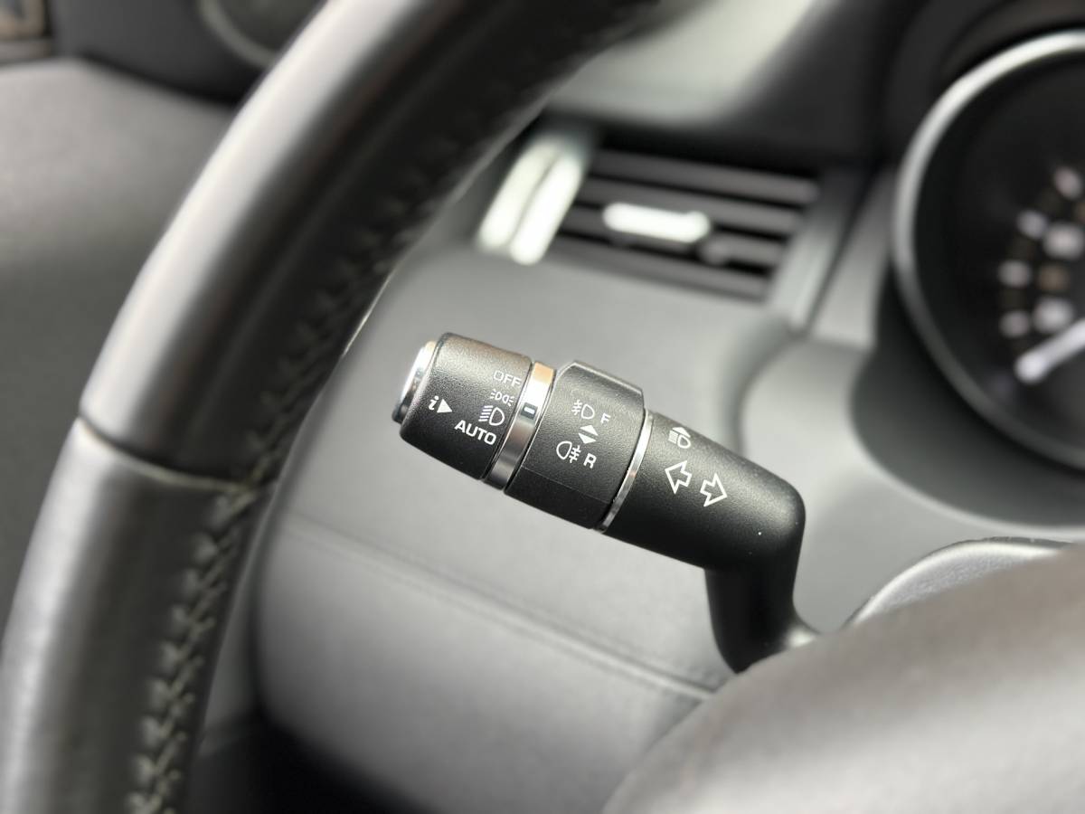 Land Rover Range Rover Evoque Land Rover Range Rover Evoque 2.0 Si4 Urban Series SE | Panoramadak | Cruise Control | Achteruitrijcamera | Parkeersensoren | Bluetooth | Elektrische Stoelen | Lane Assist | Keyless Go |