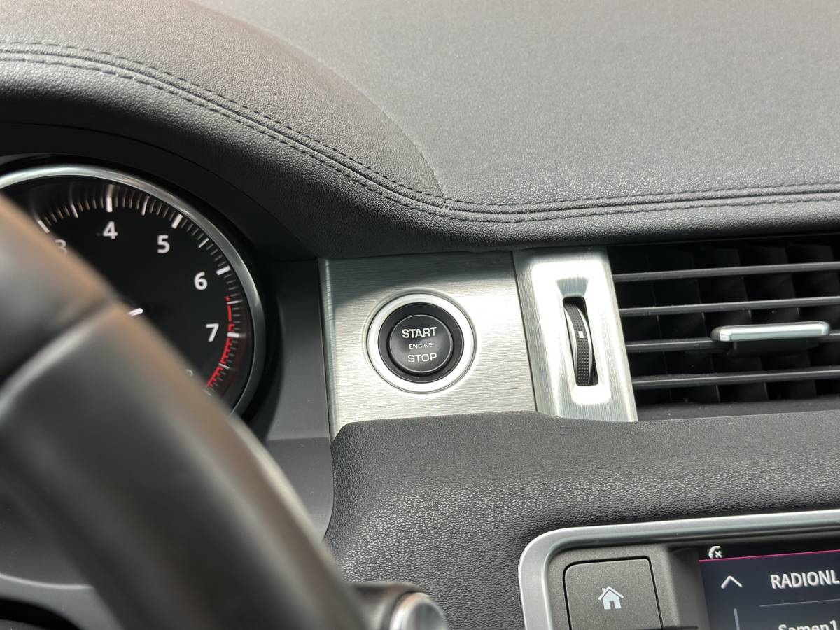 Land Rover Range Rover Evoque Land Rover Range Rover Evoque 2.0 Si4 Urban Series SE | Panoramadak | Cruise Control | Achteruitrijcamera | Parkeersensoren | Bluetooth | Elektrische Stoelen | Lane Assist | Keyless Go |