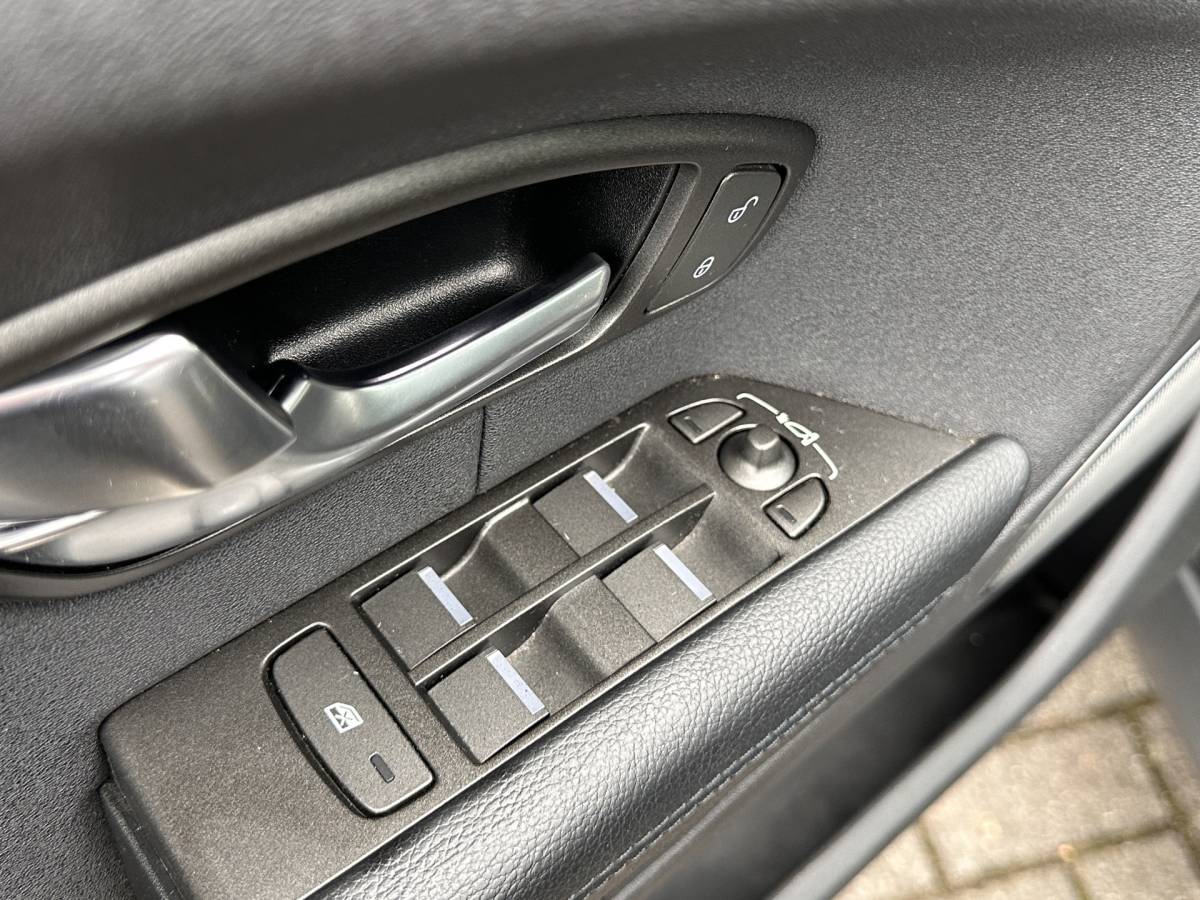 Land Rover Range Rover Evoque Land Rover Range Rover Evoque 2.0 Si4 Urban Series SE | Panoramadak | Cruise Control | Achteruitrijcamera | Parkeersensoren | Bluetooth | Elektrische Stoelen | Lane Assist | Keyless Go |