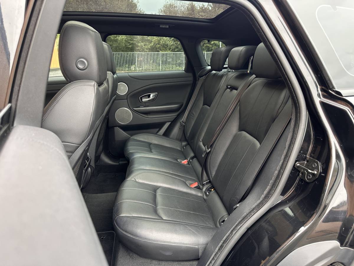Land Rover Range Rover Evoque Land Rover Range Rover Evoque 2.0 Si4 Urban Series SE | Panoramadak | Cruise Control | Achteruitrijcamera | Parkeersensoren | Bluetooth | Elektrische Stoelen | Lane Assist | Keyless Go |