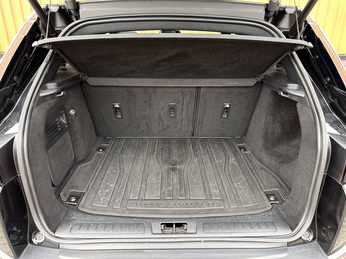 Land Rover Range Rover Evoque Land Rover Range Rover Evoque 2.0 Si4 Urban Series SE | Panoramadak | Cruise Control | Achteruitrijcamera | Parkeersensoren | Bluetooth | Elektrische Stoelen | Lane Assist | Keyless Go |