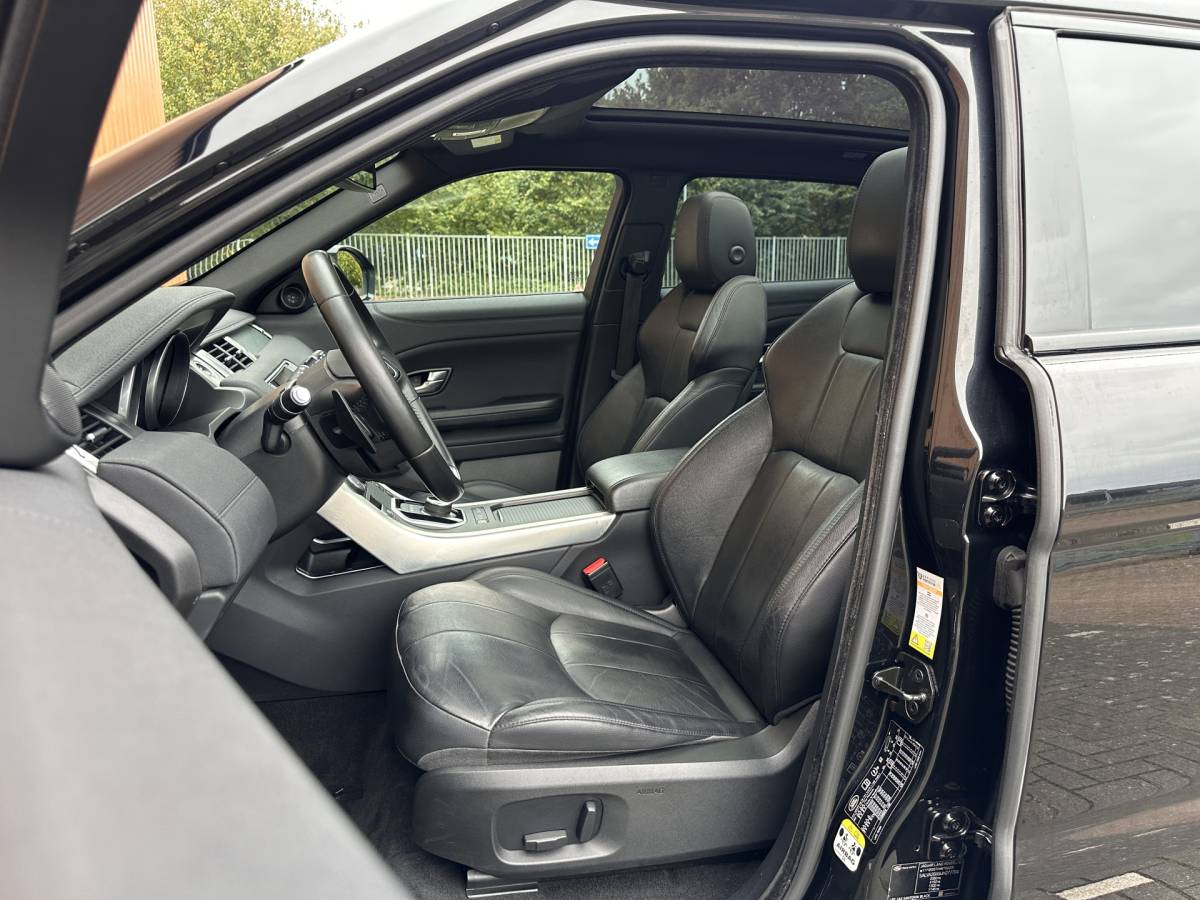 Land Rover Range Rover Evoque Land Rover Range Rover Evoque 2.0 Si4 Urban Series SE | Panoramadak | Cruise Control | Achteruitrijcamera | Parkeersensoren | Bluetooth | Elektrische Stoelen | Lane Assist | Keyless Go |