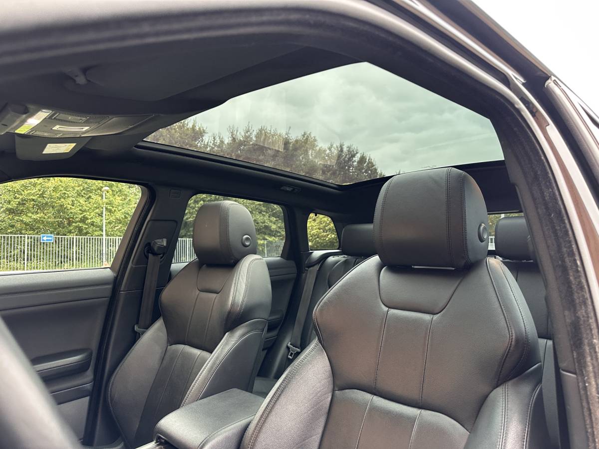 Land Rover Range Rover Evoque Land Rover Range Rover Evoque 2.0 Si4 Urban Series SE | Panoramadak | Cruise Control | Achteruitrijcamera | Parkeersensoren | Bluetooth | Elektrische Stoelen | Lane Assist | Keyless Go |