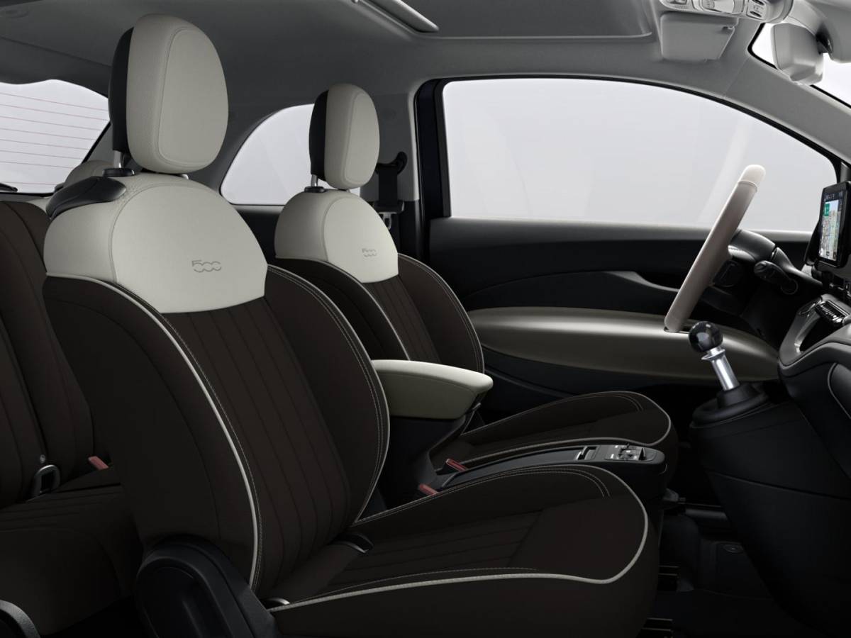 Fiat 500 Fiat 500 Hybrid La Prima | Uit voorraad leverbaar | Clima | LED | PDC | JBL Premium Audio | 17″ | Camera | Canneloni Ivory/Piombo interieur