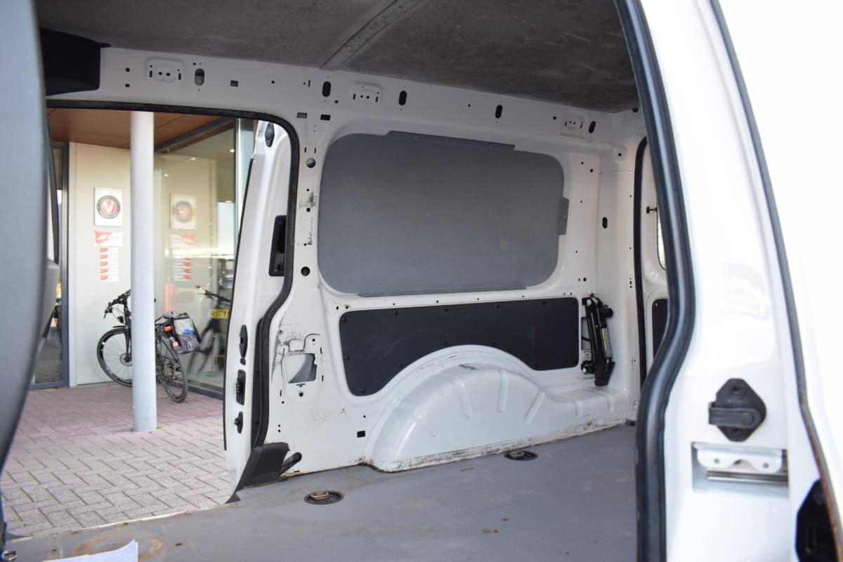 Volkswagen Caddy Volkswagen Caddy 2.0 TDI L2H1 BMT Maxi Comfortline | Automaat | Dubbele Schuifdeur | Airco | Zwaailicht