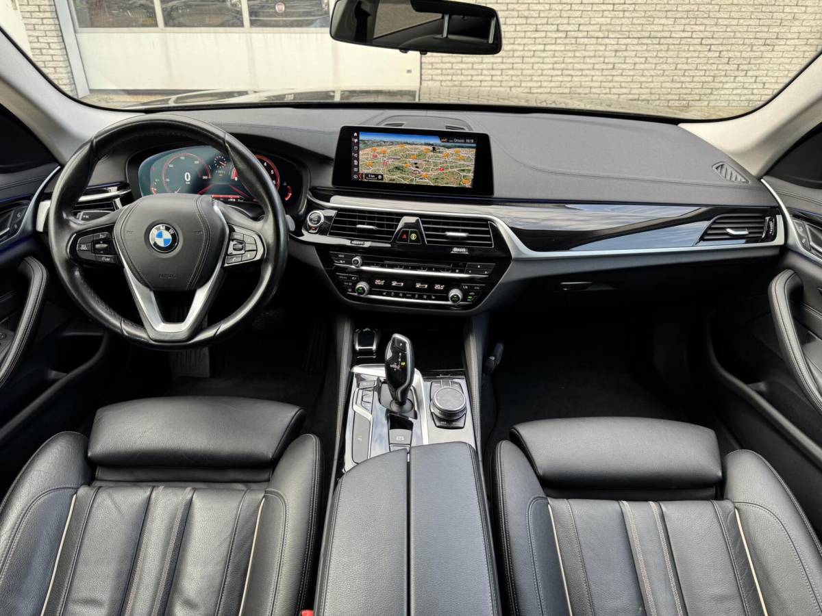 BMW 5 Serie BMW 5-serie 520i High Executive Edition Virtualcockpit/Leer/LED/Camera/Stoelverwarming/Trekhaak