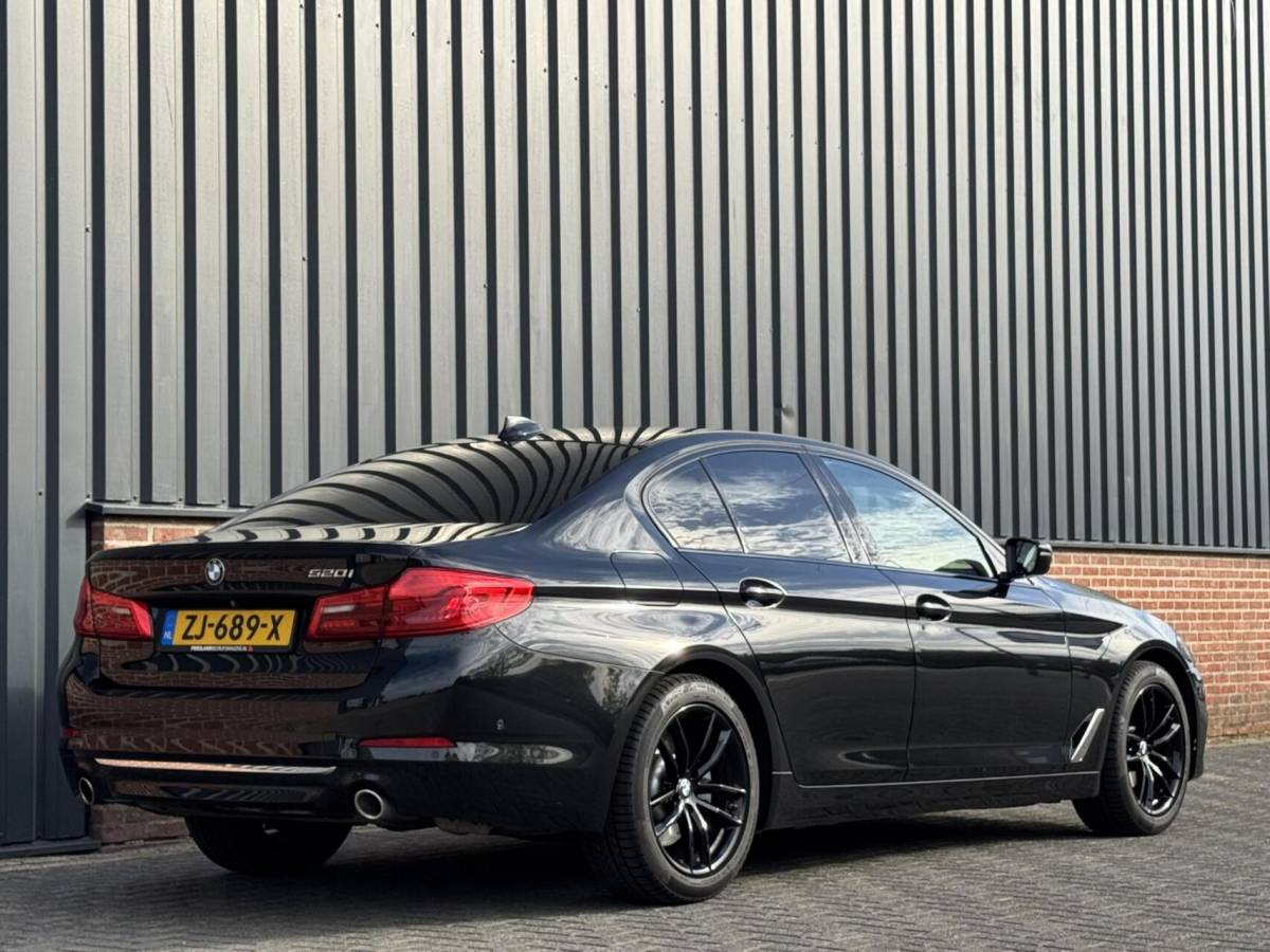 BMW 5 Serie BMW 5-serie 520i High Executive Edition Virtualcockpit/Leer/LED/Camera/Stoelverwarming/Trekhaak