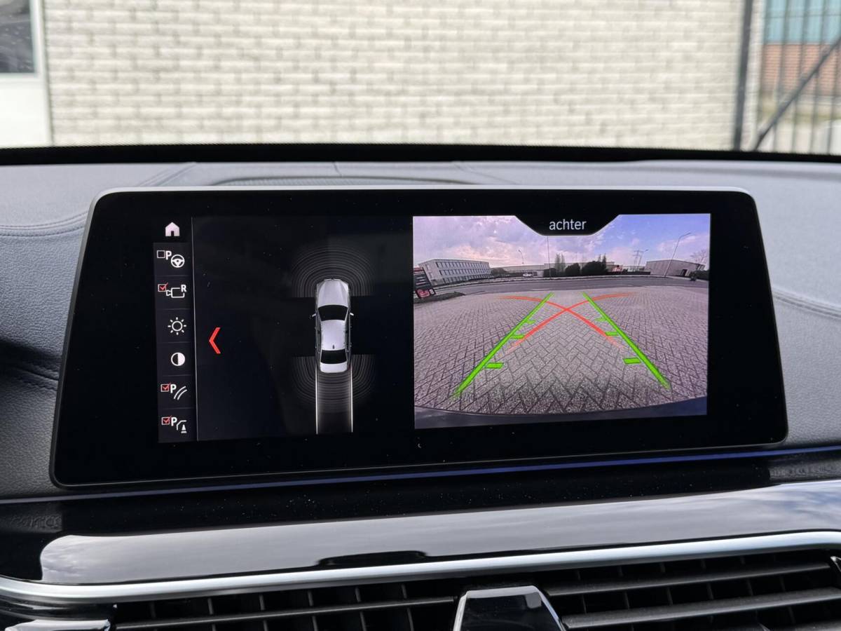 BMW 5 Serie BMW 5-serie 520i High Executive Edition Virtualcockpit/Leer/LED/Camera/Stoelverwarming/Trekhaak