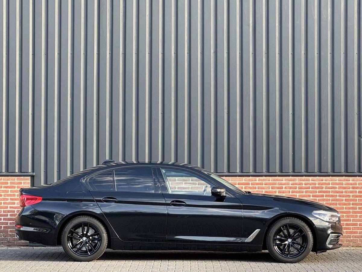 BMW 5 Serie BMW 5-serie 520i High Executive Edition Virtualcockpit/Leer/LED/Camera/Stoelverwarming/Trekhaak
