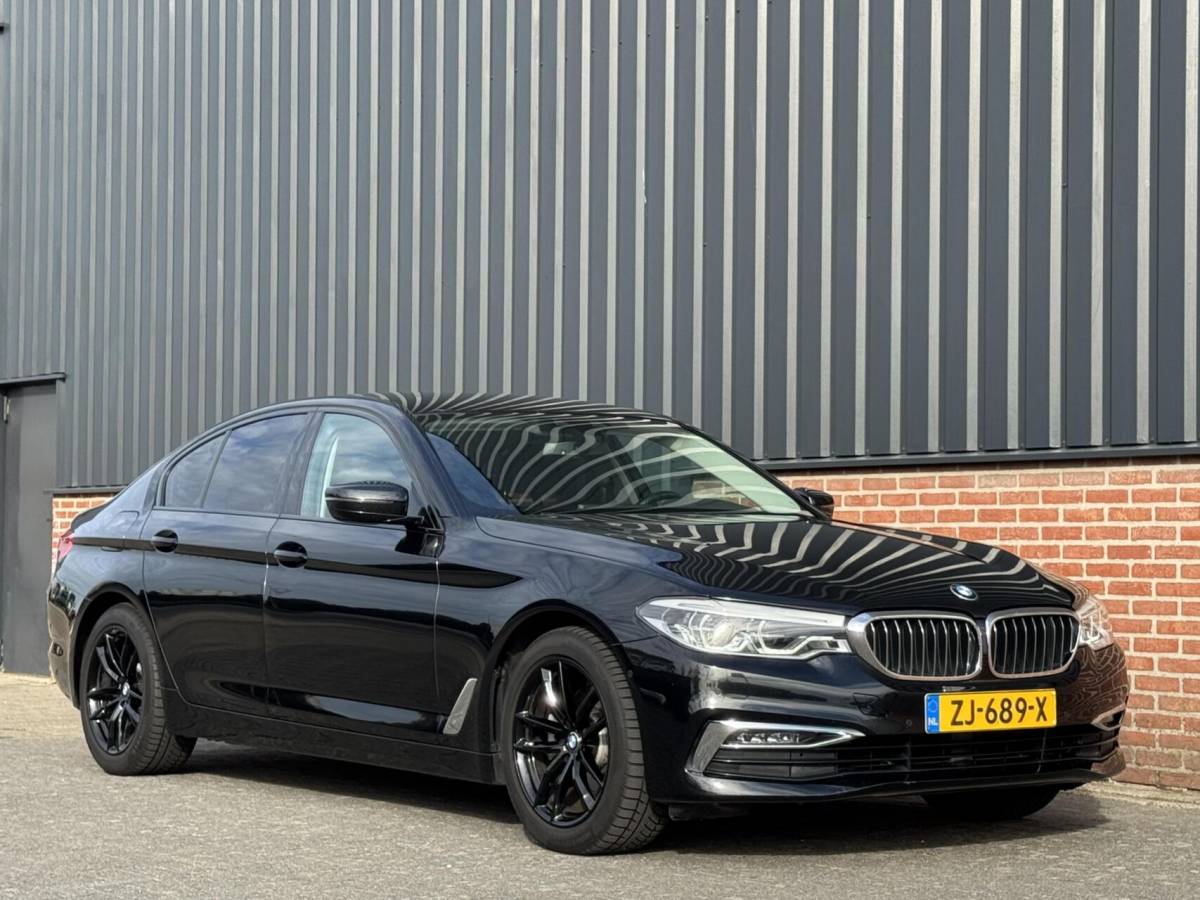 BMW 5 Serie BMW 5-serie 520i High Executive Edition Virtualcockpit/Leer/LED/Camera/Stoelverwarming/Trekhaak