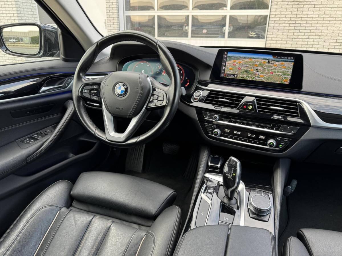 BMW 5 Serie BMW 5-serie 520i High Executive Edition Virtualcockpit/Leer/LED/Camera/Stoelverwarming/Trekhaak