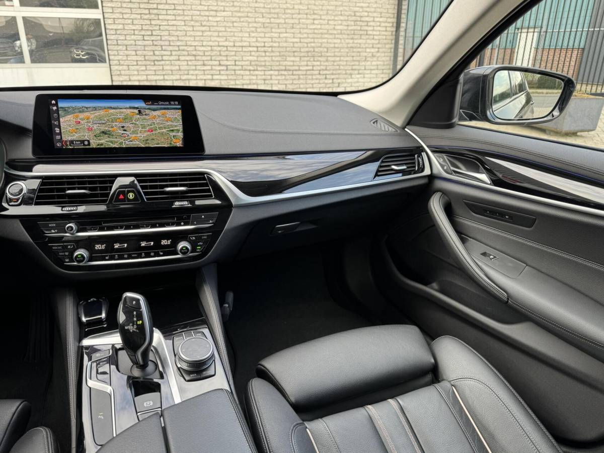 BMW 5 Serie BMW 5-serie 520i High Executive Edition Virtualcockpit/Leer/LED/Camera/Stoelverwarming/Trekhaak