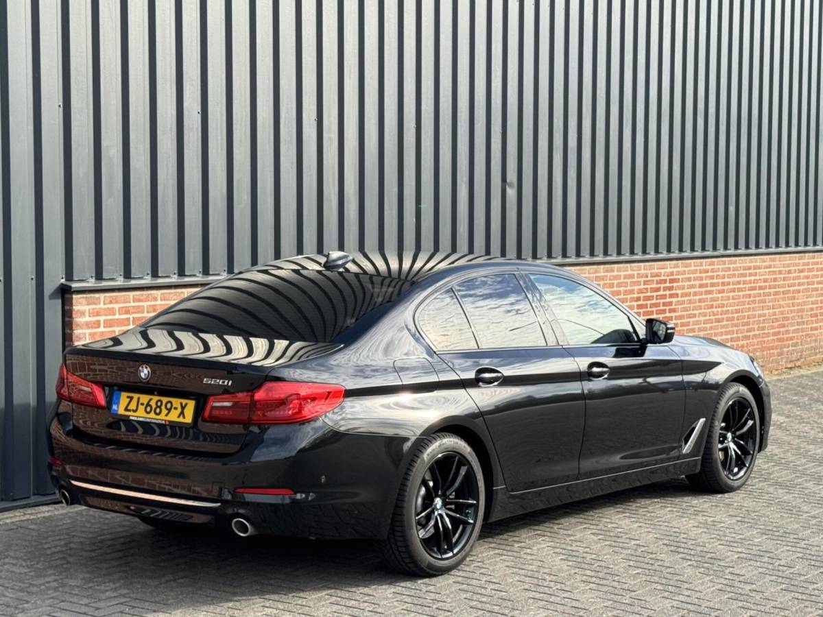BMW 5 Serie BMW 5-serie 520i High Executive Edition Virtualcockpit/Leer/LED/Camera/Stoelverwarming/Trekhaak