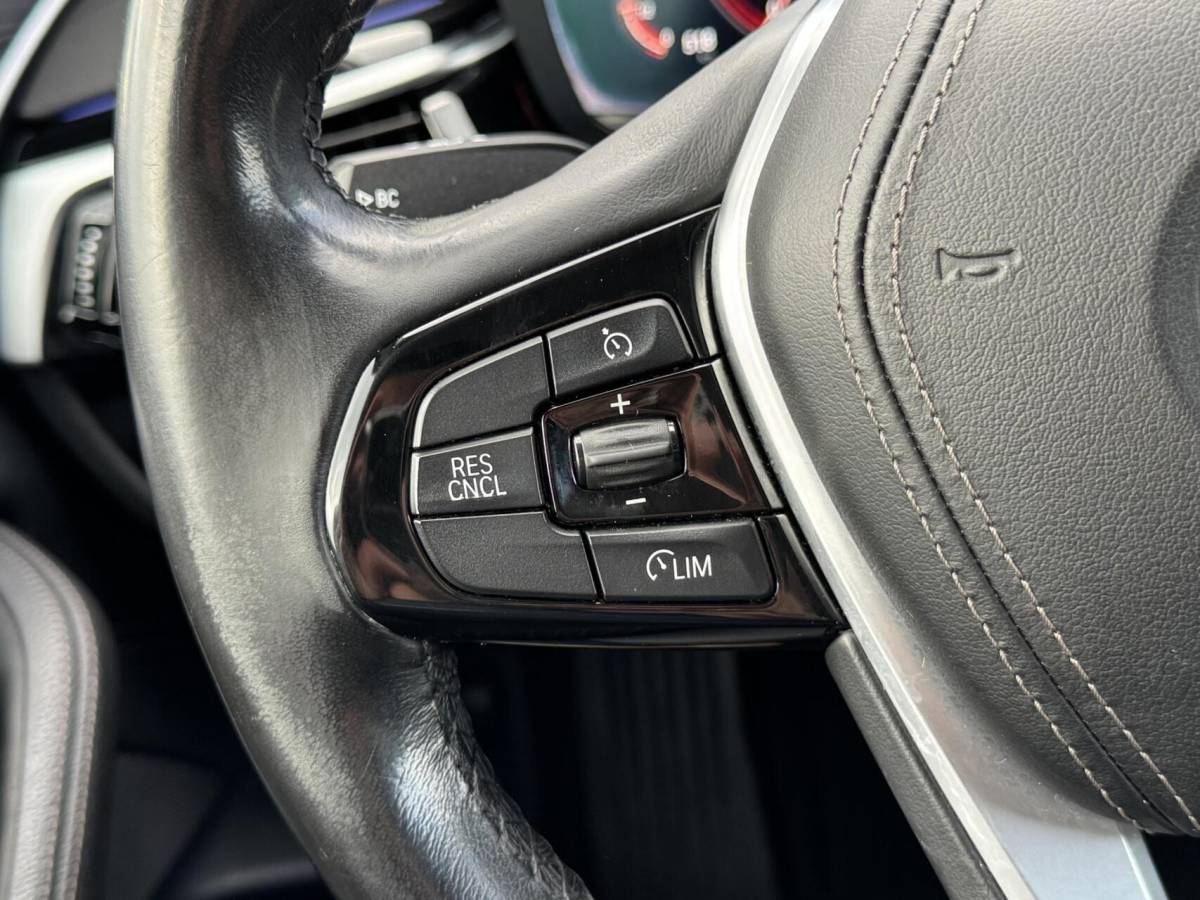 BMW 5 Serie BMW 5-serie 520i High Executive Edition Virtualcockpit/Leer/LED/Camera/Stoelverwarming/Trekhaak