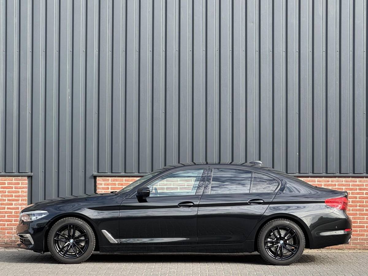 BMW 5 Serie BMW 5-serie 520i High Executive Edition Virtualcockpit/Leer/LED/Camera/Stoelverwarming/Trekhaak
