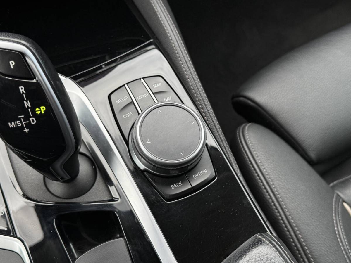 BMW 5 Serie BMW 5-serie 520i High Executive Edition Virtualcockpit/Leer/LED/Camera/Stoelverwarming/Trekhaak