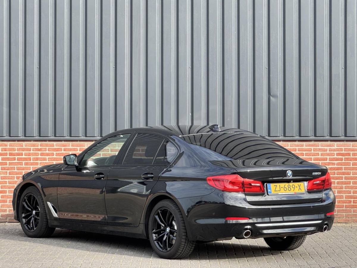 BMW 5 Serie BMW 5-serie 520i High Executive Edition Virtualcockpit/Leer/LED/Camera/Stoelverwarming/Trekhaak