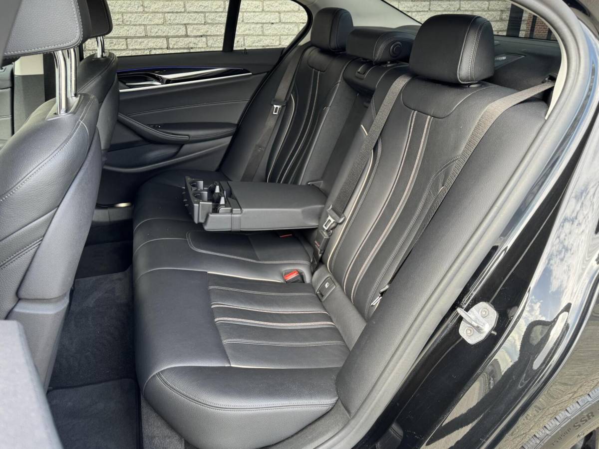 BMW 5 Serie BMW 5-serie 520i High Executive Edition Virtualcockpit/Leer/LED/Camera/Stoelverwarming/Trekhaak