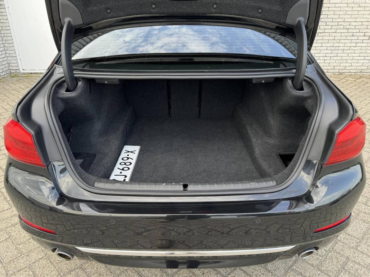 BMW 5 Serie BMW 5-serie 520i High Executive Edition Virtualcockpit/Leer/LED/Camera/Stoelverwarming/Trekhaak