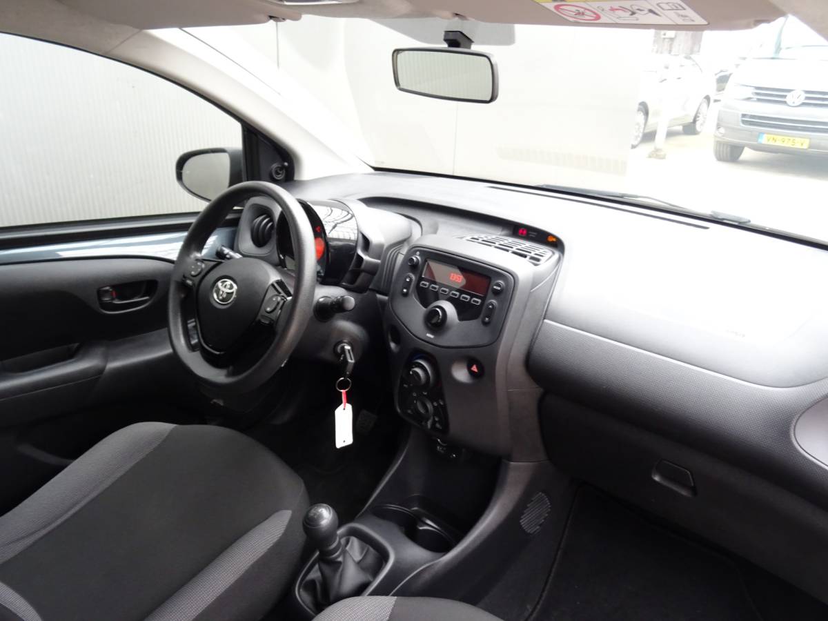 Toyota Aygo Toyota Aygo 1.0 VVT-i x-fun * EXTRA GETINT GLAS * VOLLE TANK !!