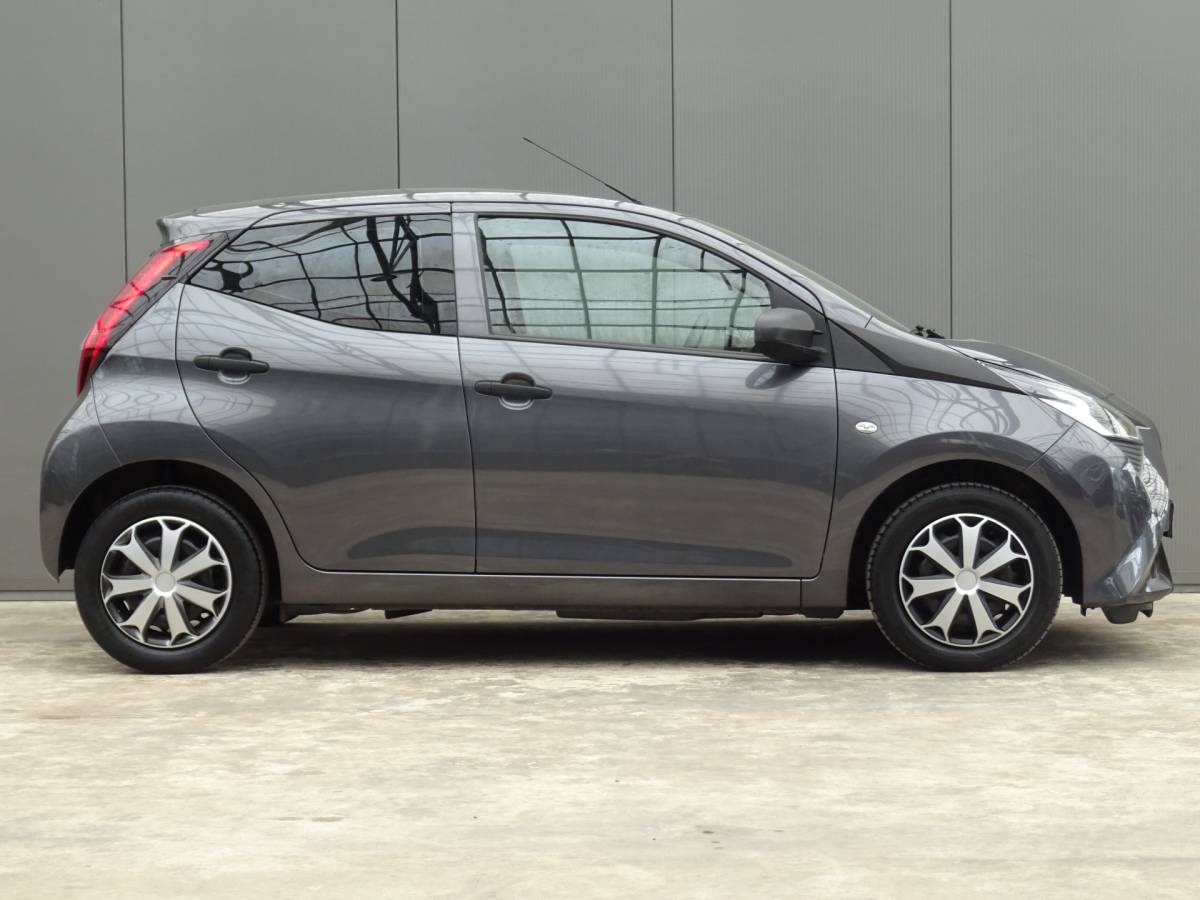 Toyota Aygo Toyota Aygo 1.0 VVT-i x-fun * EXTRA GETINT GLAS * VOLLE TANK !!