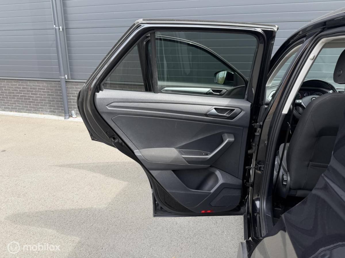 Volkswagen T-Roc Volkswagen T-Roc 1.5 TSI DSG Active CLIMA*CARPLAY*PDC*STOELVERW