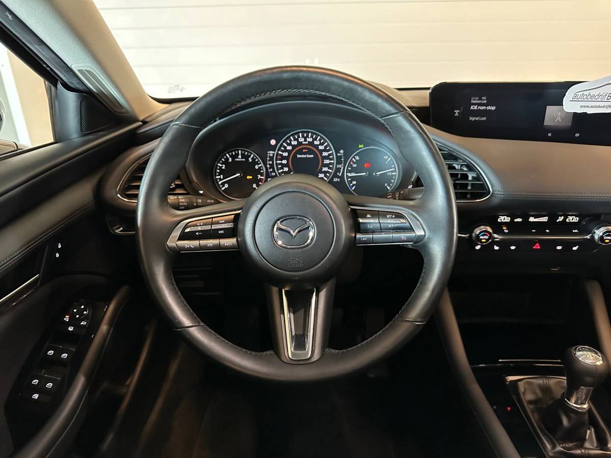Mazda 3 Mazda 3 2.0 e-SkyActiv-G M Hybrid 122 COMFORT-uitv|NAVIGATIE|CLIMA AIRCO|ADAPTIVE CRUISE CONTROL|LM-VELG|HEAD UP DISPLAY|XENON