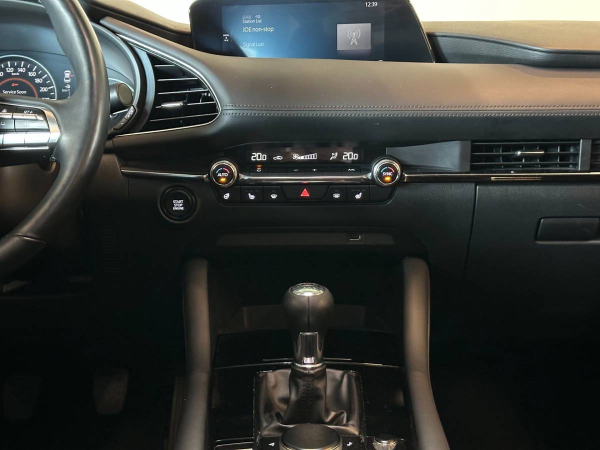 Mazda 3 Mazda 3 2.0 e-SkyActiv-G M Hybrid 122 COMFORT-uitv|NAVIGATIE|CLIMA AIRCO|ADAPTIVE CRUISE CONTROL|LM-VELG|HEAD UP DISPLAY|XENON