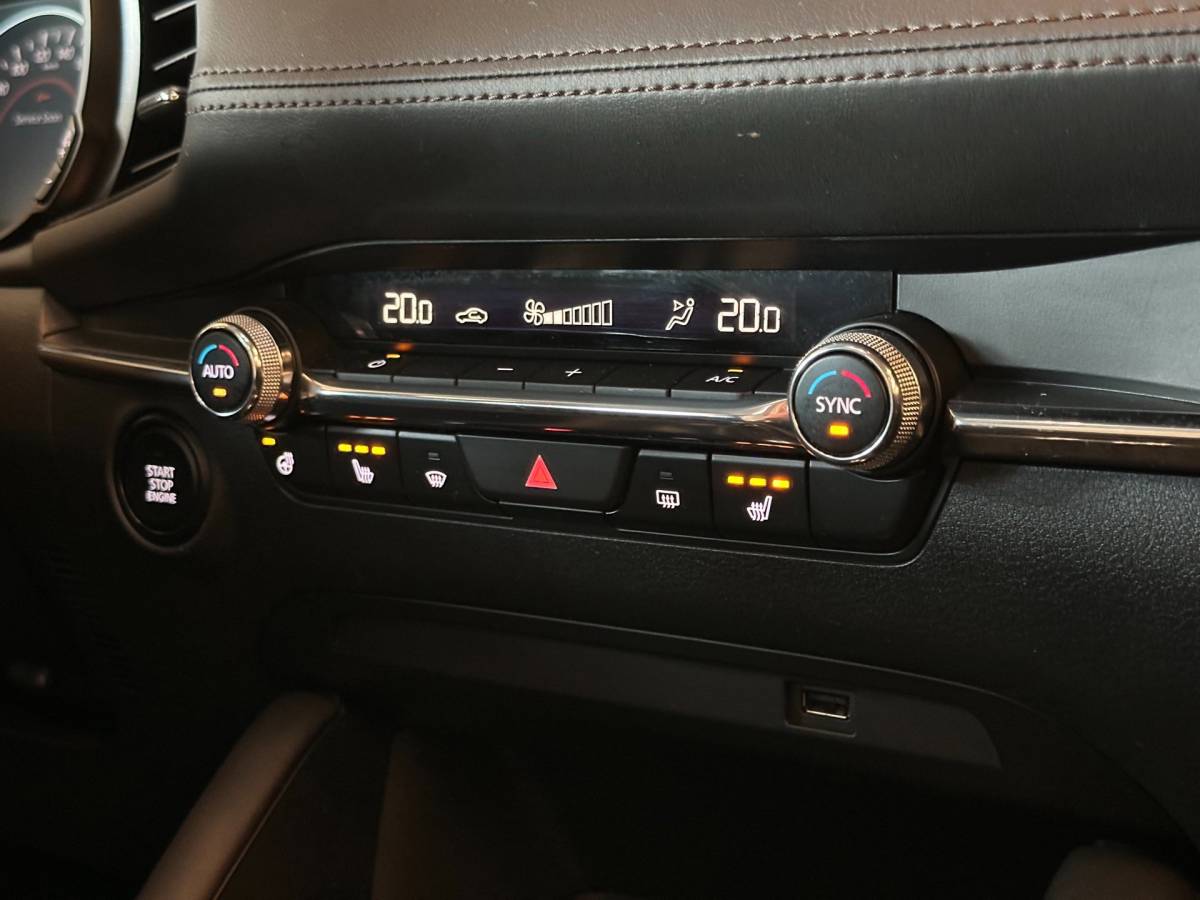 Mazda 3 Mazda 3 2.0 e-SkyActiv-G M Hybrid 122 COMFORT-uitv|NAVIGATIE|CLIMA AIRCO|ADAPTIVE CRUISE CONTROL|LM-VELG|HEAD UP DISPLAY|XENON