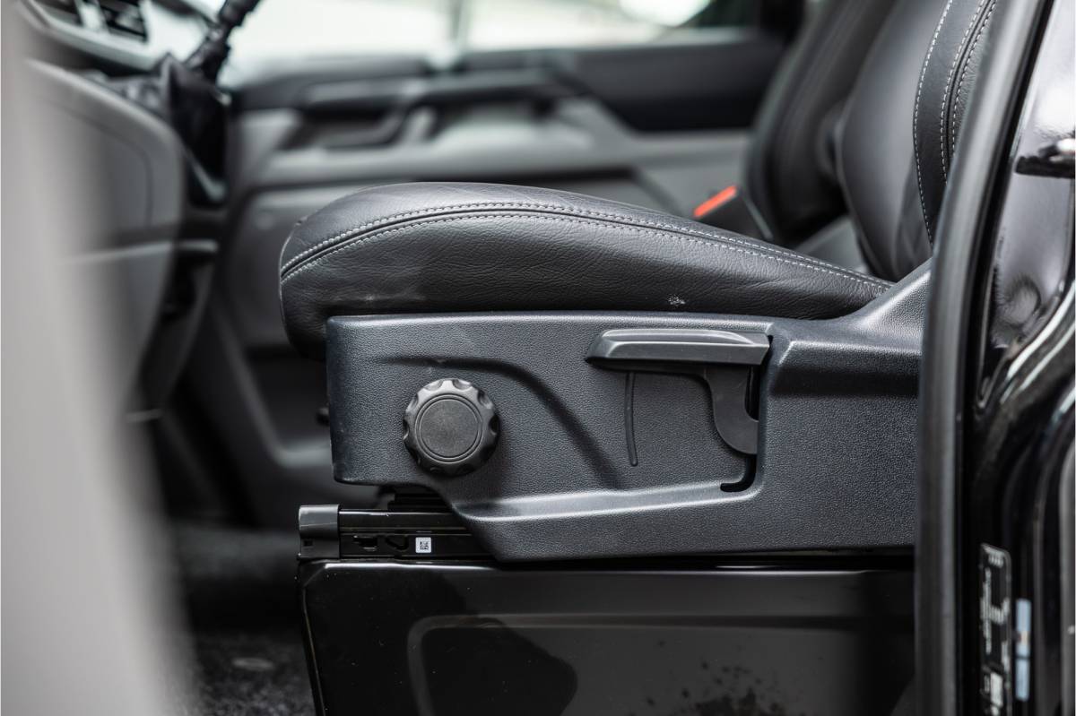 Ford Transit Custom Ford Transit Custom 320 2.0 TDCI L2H1 DC | Dubbel Cabine | L+R Schuifdeur | 5-Zitter | Camera | CarPlay | Lane Assist | PDC V+A | Raptor Edition | Verlengde fabrieksgarantie tot 12-2029