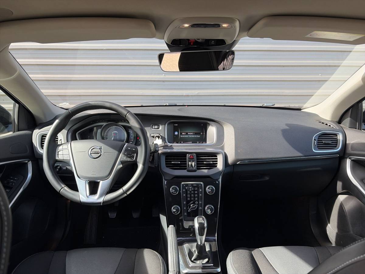 Volvo V40 Volvo V40 2.0 T3 Nordic+ / afneembare trekhaak / 17″ Velgen / Voorruit verwarming /