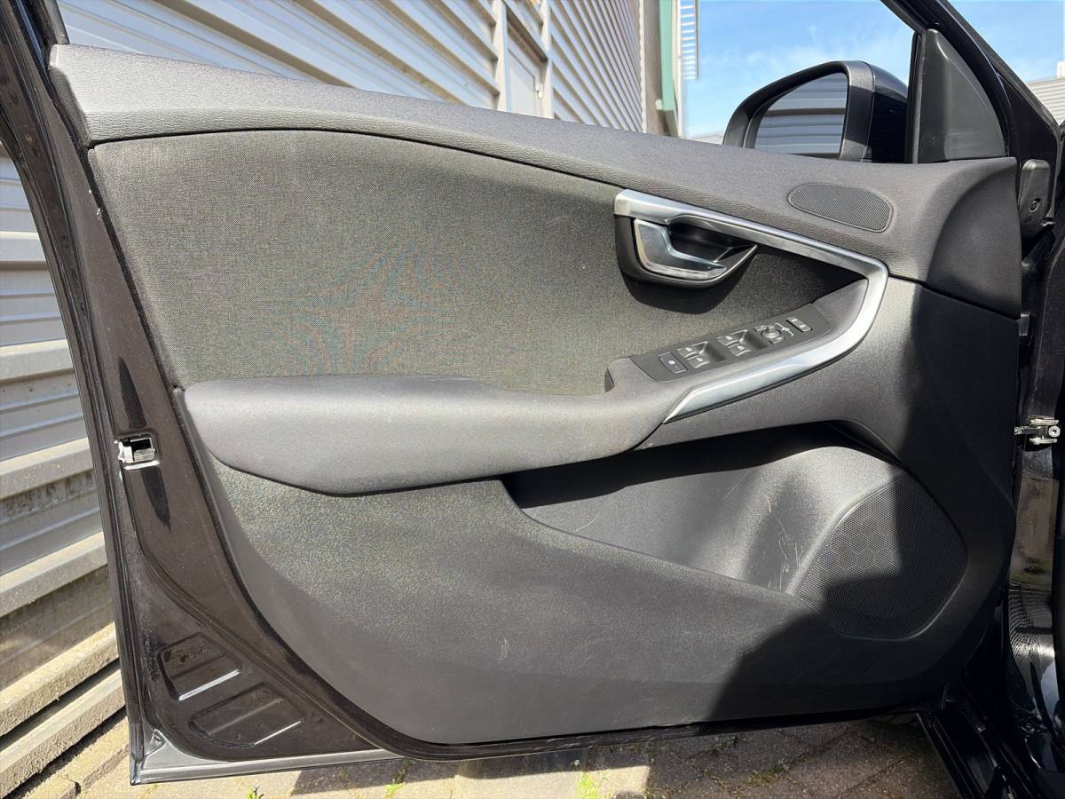 Volvo V40 Volvo V40 2.0 T3 Nordic+ / afneembare trekhaak / 17″ Velgen / Voorruit verwarming /