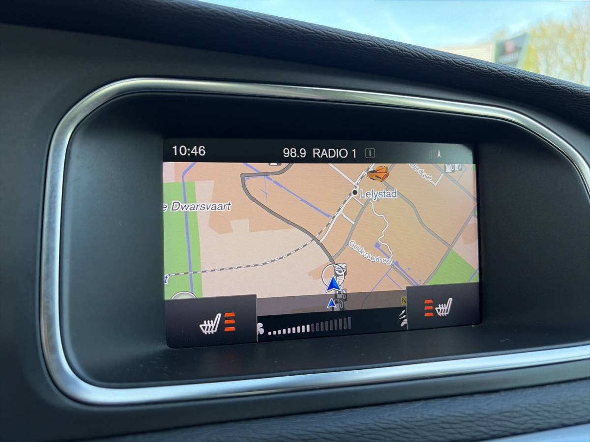 Volvo V40 Volvo V40 2.0 T3 Nordic+ / afneembare trekhaak / 17″ Velgen / Voorruit verwarming /