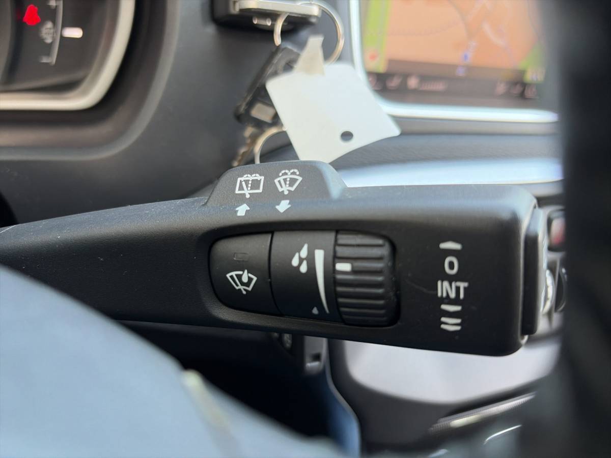 Volvo V40 Volvo V40 2.0 T3 Nordic+ / afneembare trekhaak / 17″ Velgen / Voorruit verwarming /