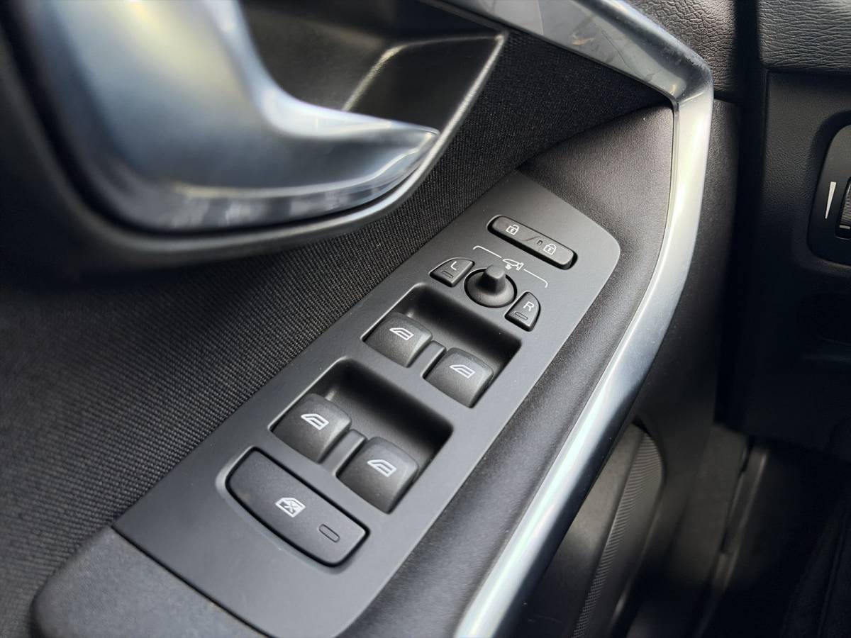 Volvo V40 Volvo V40 2.0 T3 Nordic+ / afneembare trekhaak / 17″ Velgen / Voorruit verwarming /