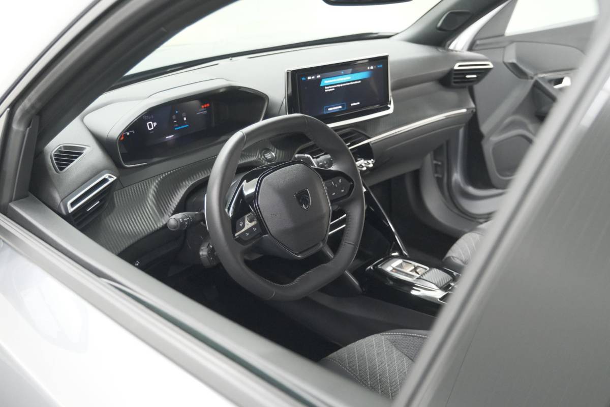 Peugeot 2008 Peugeot 2008 1.2 Hybrid 145 Allure | 360 Camera | Adaptieve Cruise Control | Dodehoekdetectie | Apple Carplay