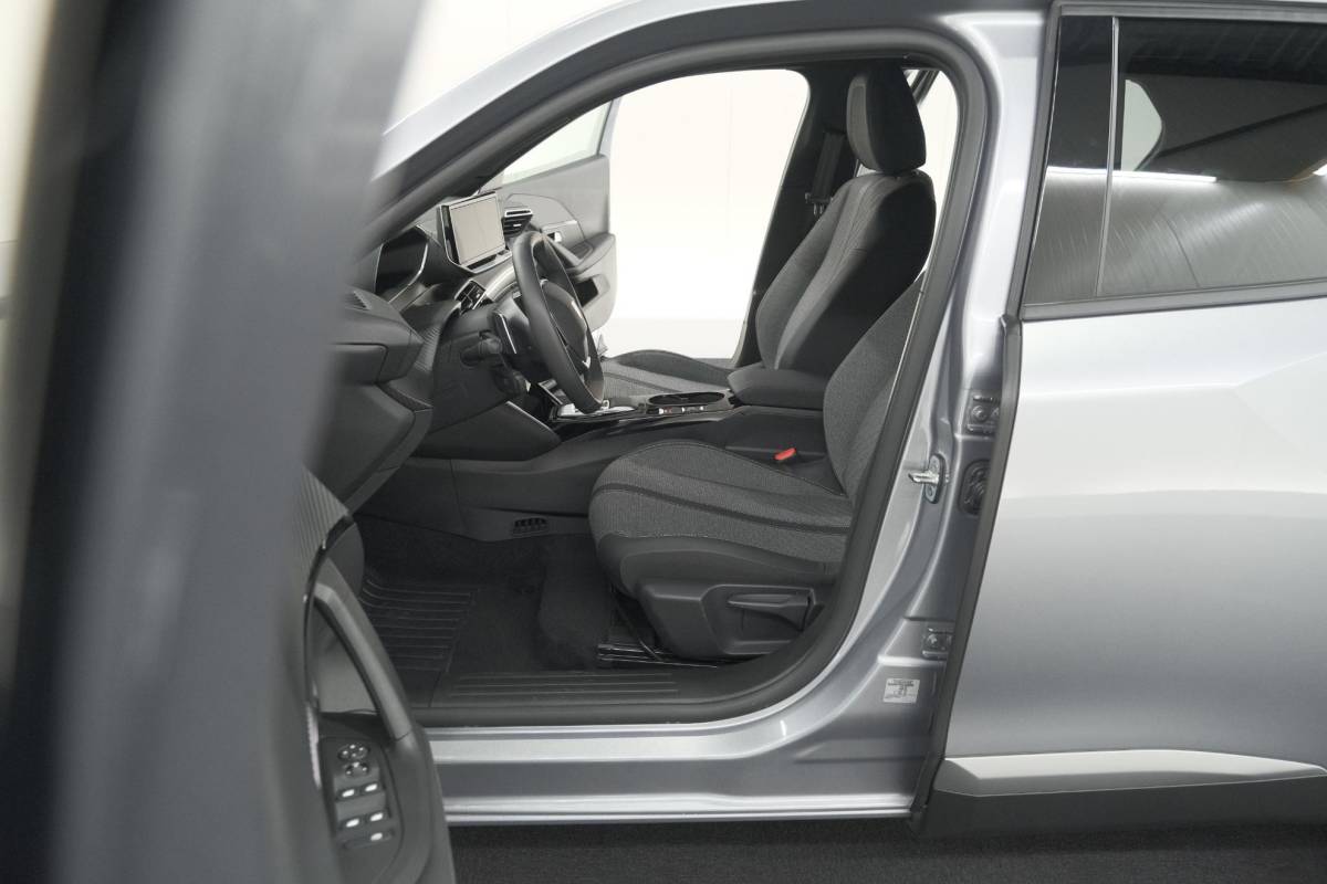 Peugeot 2008 Peugeot 2008 1.2 Hybrid 145 Allure | 360 Camera | Adaptieve Cruise Control | Dodehoekdetectie | Apple Carplay