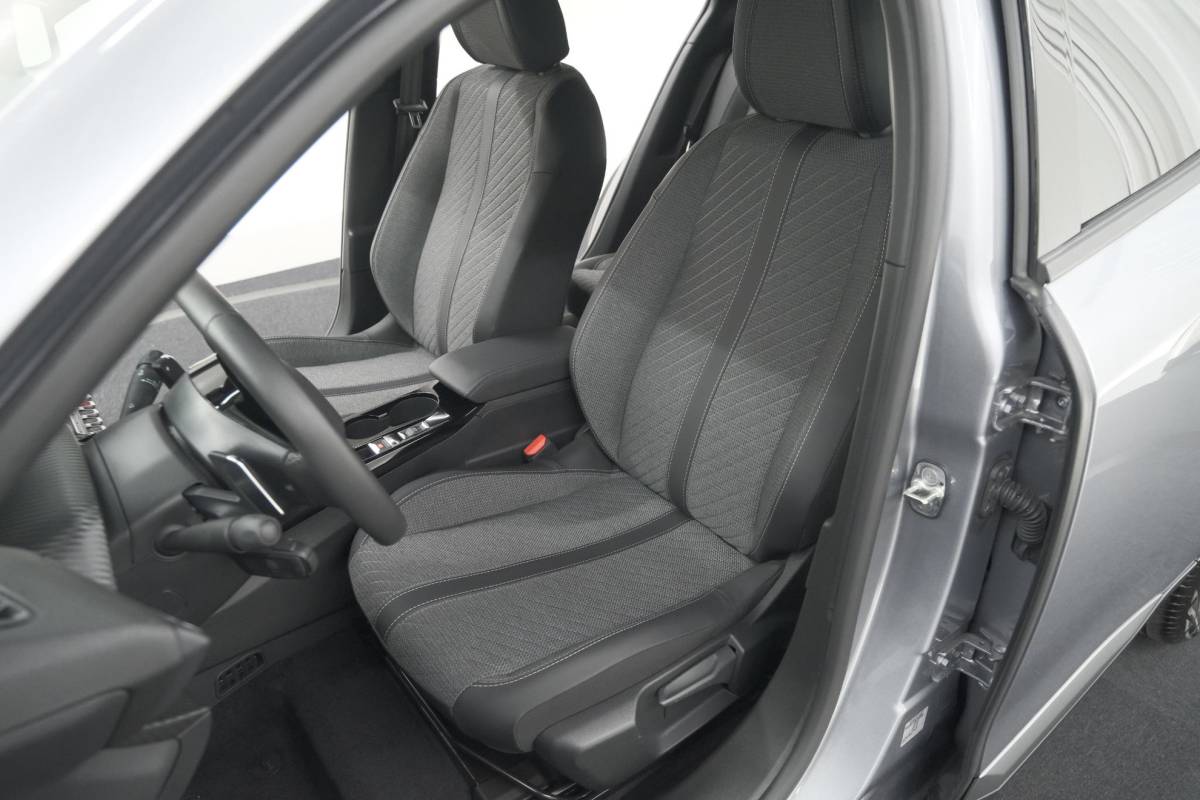 Peugeot 2008 Peugeot 2008 1.2 Hybrid 145 Allure | 360 Camera | Adaptieve Cruise Control | Dodehoekdetectie | Apple Carplay