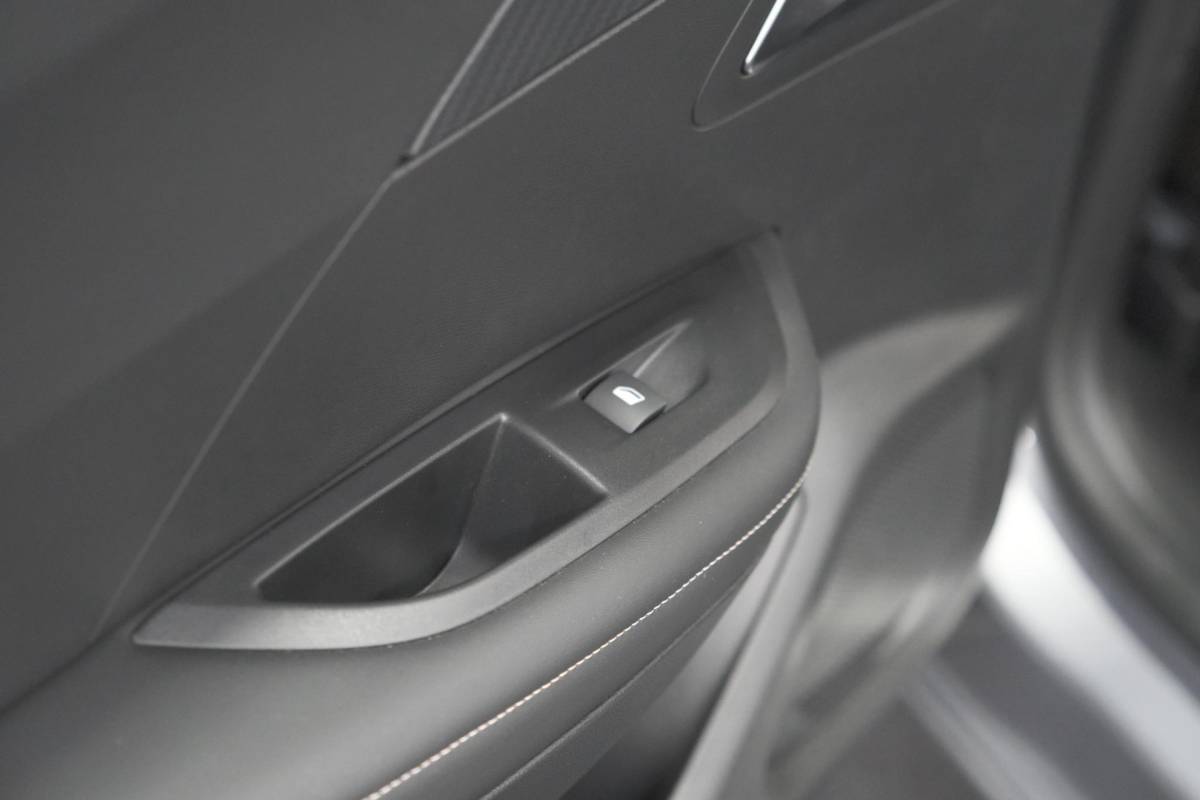 Peugeot 2008 Peugeot 2008 1.2 Hybrid 145 Allure | 360 Camera | Adaptieve Cruise Control | Dodehoekdetectie | Apple Carplay