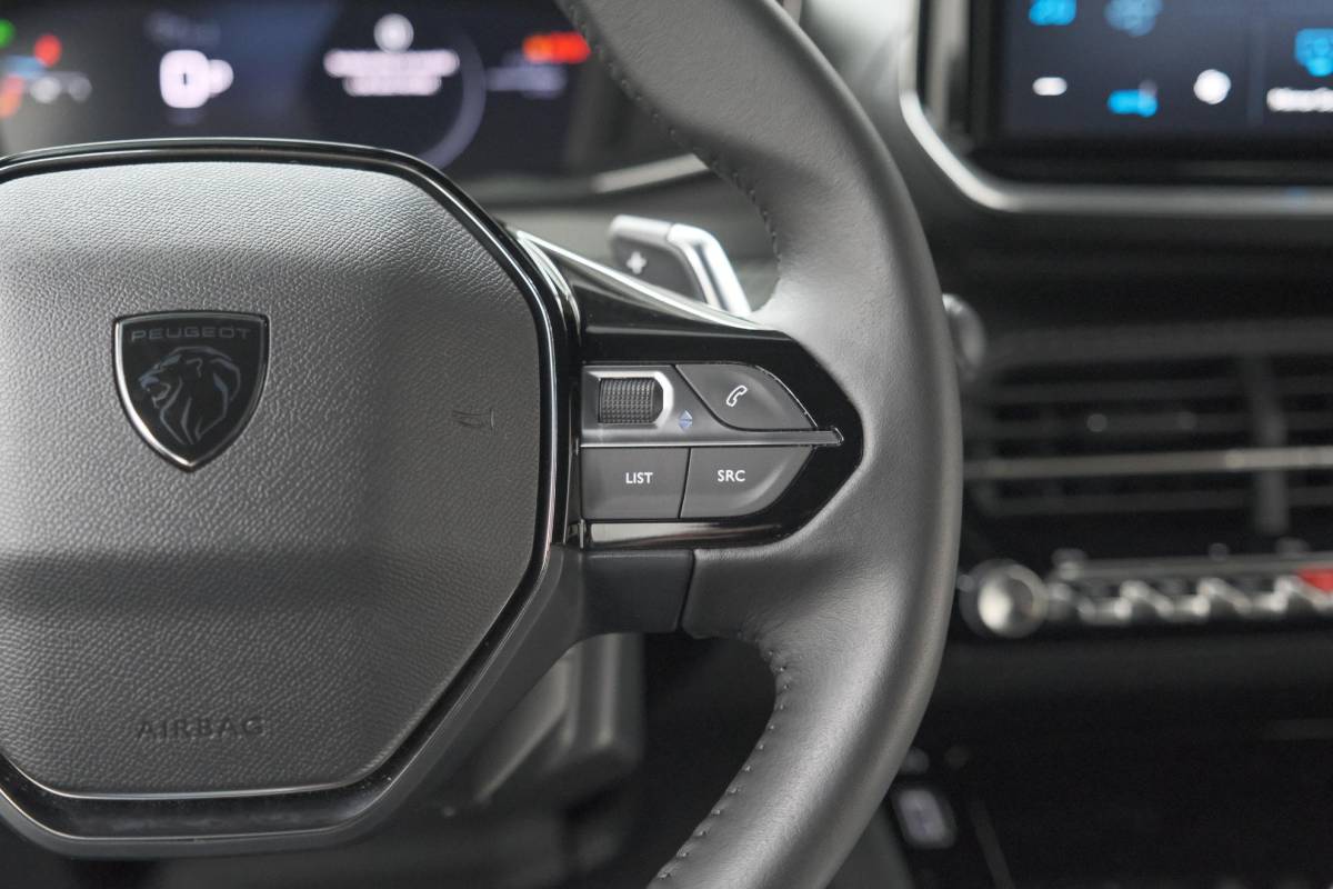 Peugeot 2008 Peugeot 2008 1.2 Hybrid 145 Allure | 360 Camera | Adaptieve Cruise Control | Dodehoekdetectie | Apple Carplay